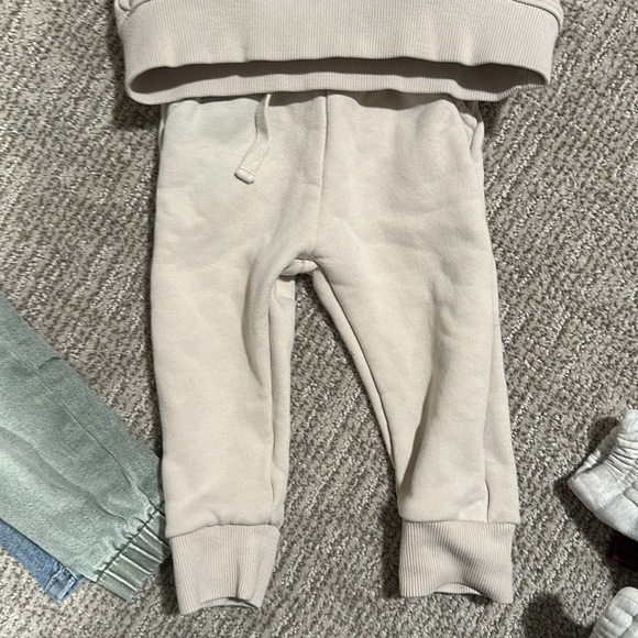 Assorted Kids Clothing Set - Picture 12 of 16